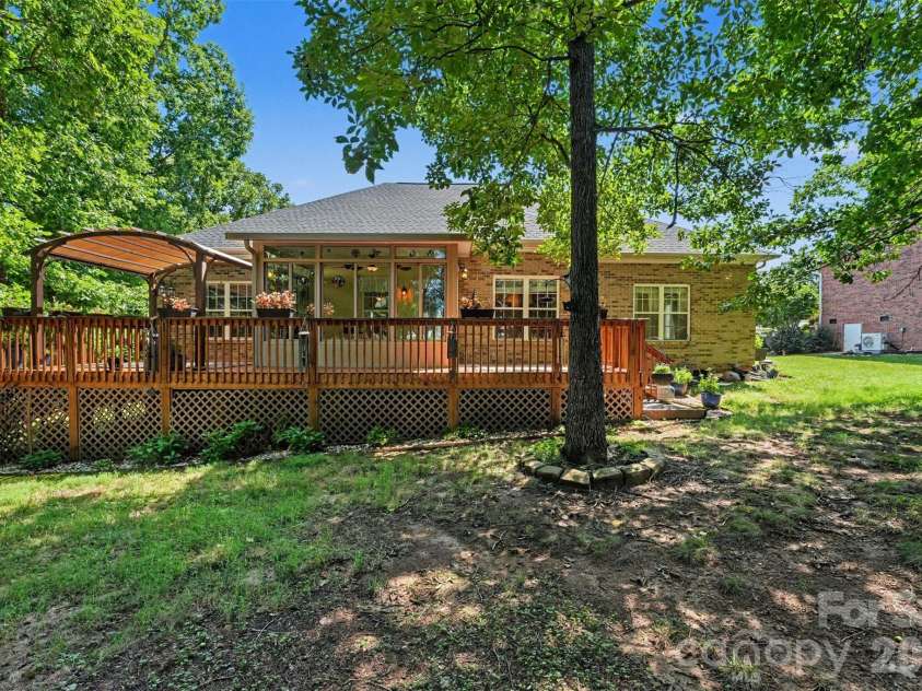 3563 Wandering Lane, Hickory, NC 28601.  MLS# CAR4400174, YatesRealty ID 37512. 