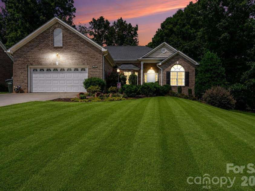 3563 Wandering Lane, Hickory, NC 28601.  MLS# CAR4400174, YatesRealty ID 37512. 