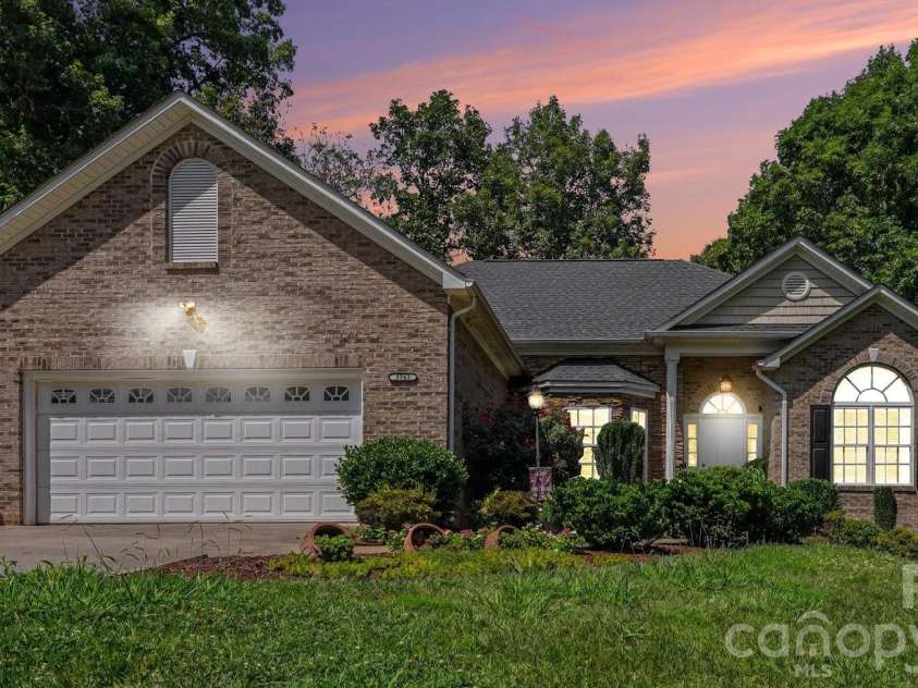 3563 Wandering Lane, Hickory, NC 28601.  MLS# CAR4400174, YatesRealty ID 37512. 