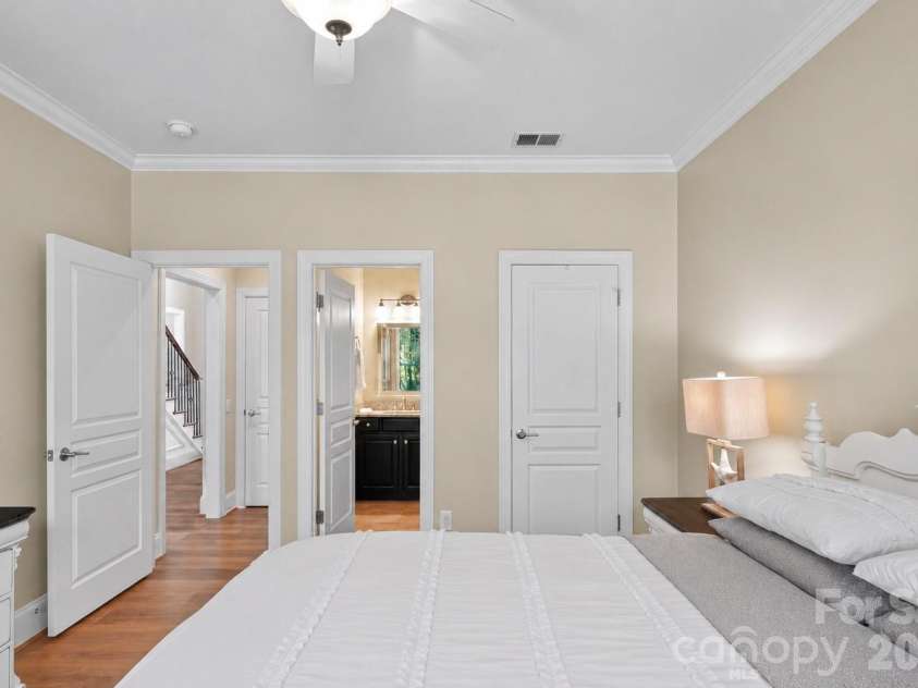 2109 Goddard Way, Waxhaw, NC 28173.  MLS# CAR4401549, YatesRealty ID 37513. First floor guest room access to bath