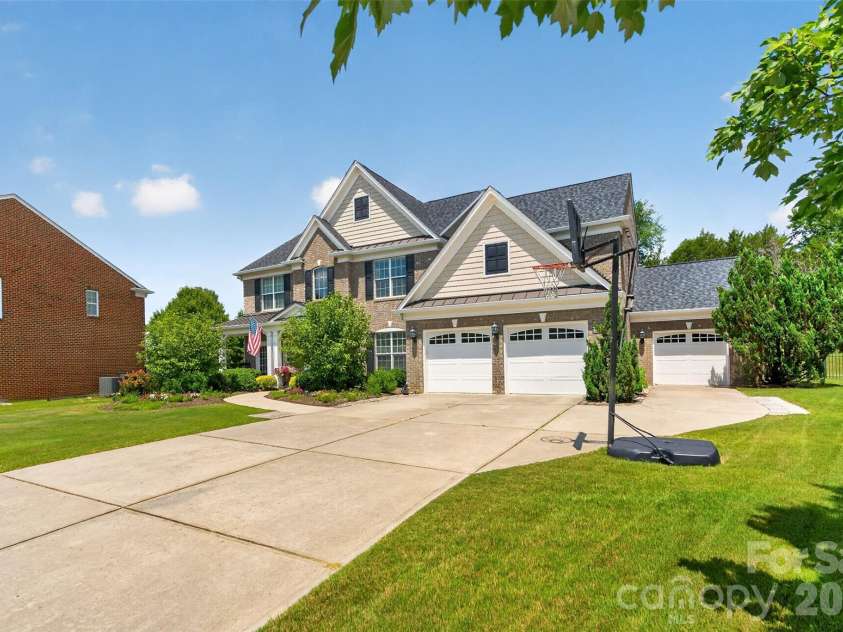 2109 Goddard Way, Waxhaw, NC 28173.  MLS# CAR4401549, YatesRealty ID 37513. Front view