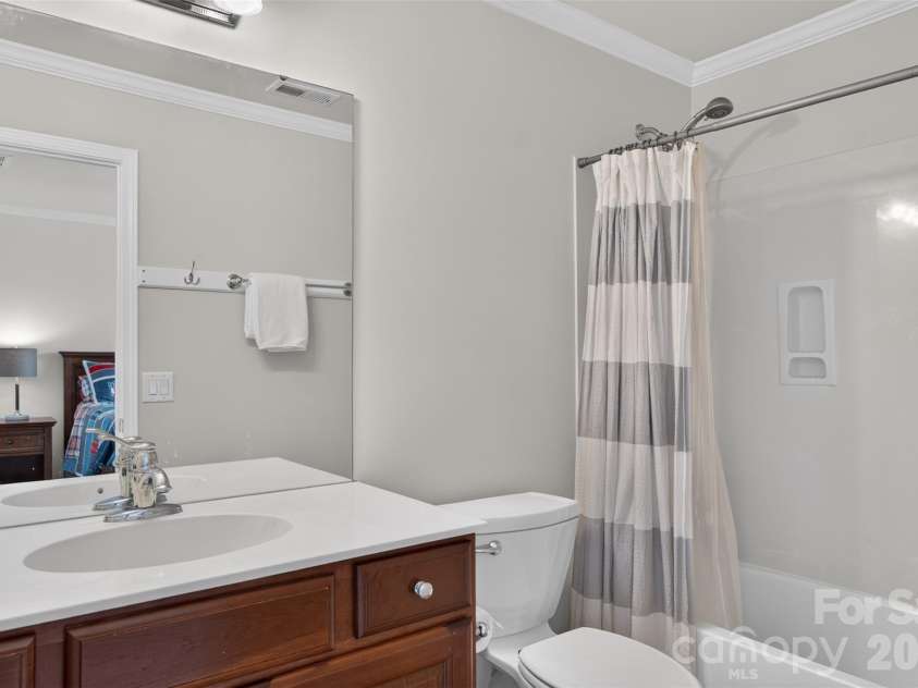 2109 Goddard Way, Waxhaw, NC 28173.  MLS# CAR4401549, YatesRealty ID 37513. Full bath