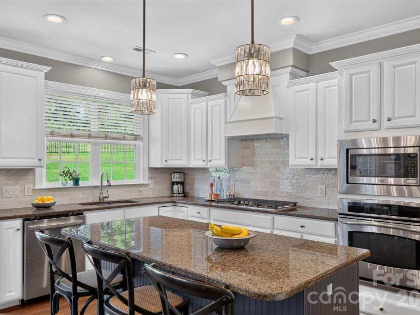 2109 Goddard Way, Waxhaw, NC 28173.  MLS# CAR4401549, YatesRealty ID 37513. Kitchen