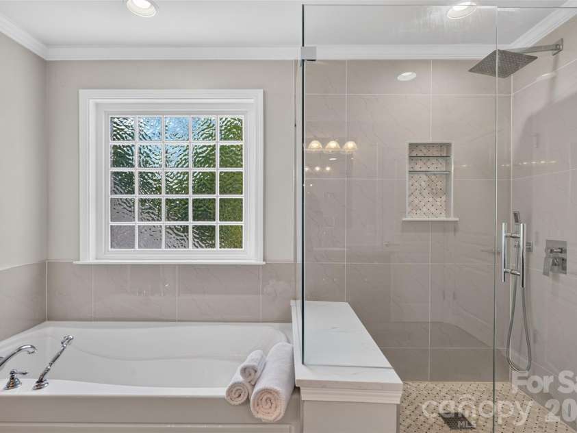 2109 Goddard Way, Waxhaw, NC 28173.  MLS# CAR4401549, YatesRealty ID 37513. Primary bath