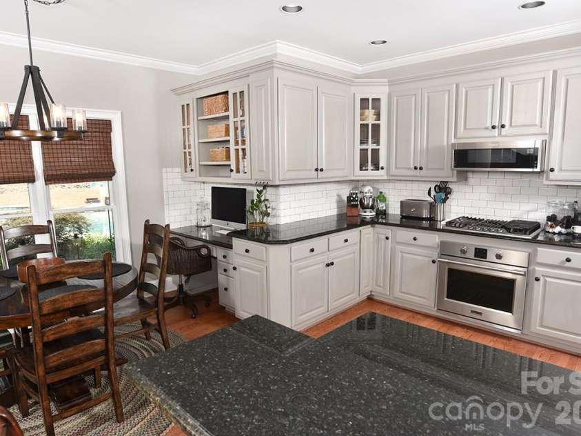 18719 Cannon Crossing Way, Davidson, NC 28036.  MLS# CAR4400931, YatesRealty ID 37514. 