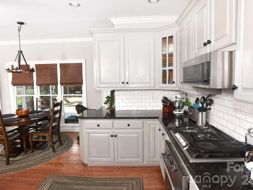 18719 Cannon Crossing Way, Davidson, NC 28036.  MLS# CAR4400931, YatesRealty ID 37514. 