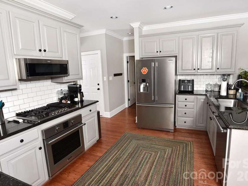 18719 Cannon Crossing Way, Davidson, NC 28036.  MLS# CAR4400931, YatesRealty ID 37514. 