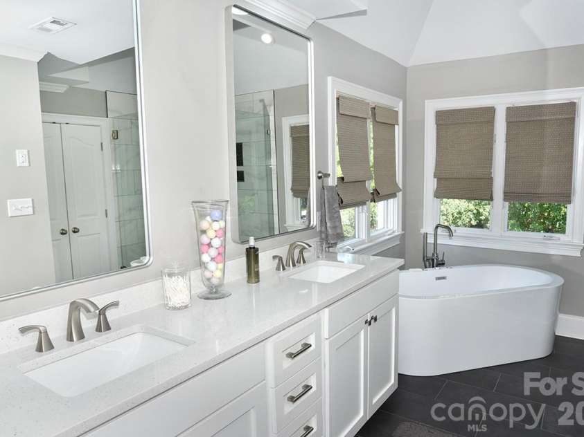 18719 Cannon Crossing Way, Davidson, NC 28036.  MLS# CAR4400931, YatesRealty ID 37514. 