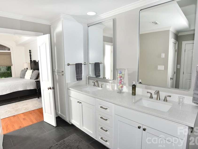 18719 Cannon Crossing Way, Davidson, NC 28036.  MLS# CAR4400931, YatesRealty ID 37514. 