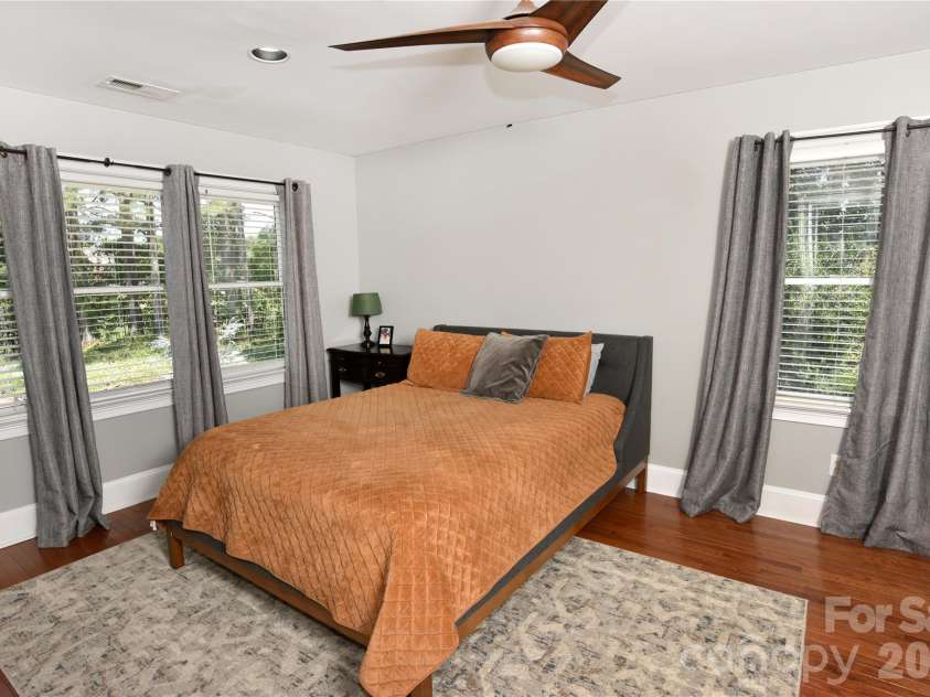 18719 Cannon Crossing Way, Davidson, NC 28036.  MLS# CAR4400931, YatesRealty ID 37514. 