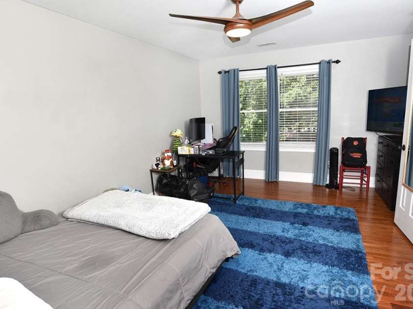 18719 Cannon Crossing Way, Davidson, NC 28036.  MLS# CAR4400931, YatesRealty ID 37514. 
