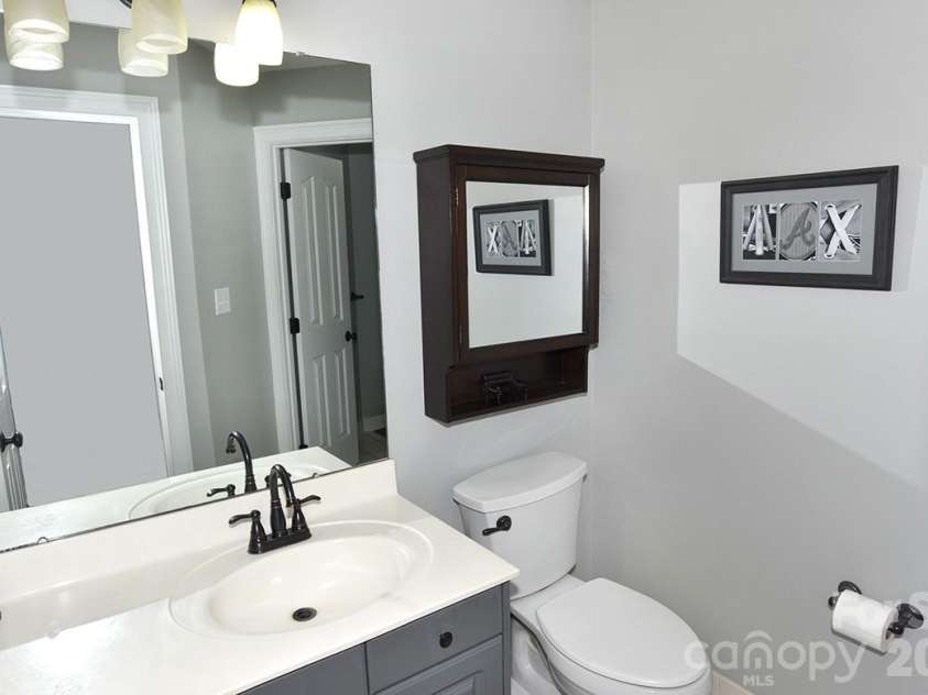 18719 Cannon Crossing Way, Davidson, NC 28036.  MLS# CAR4400931, YatesRealty ID 37514. 