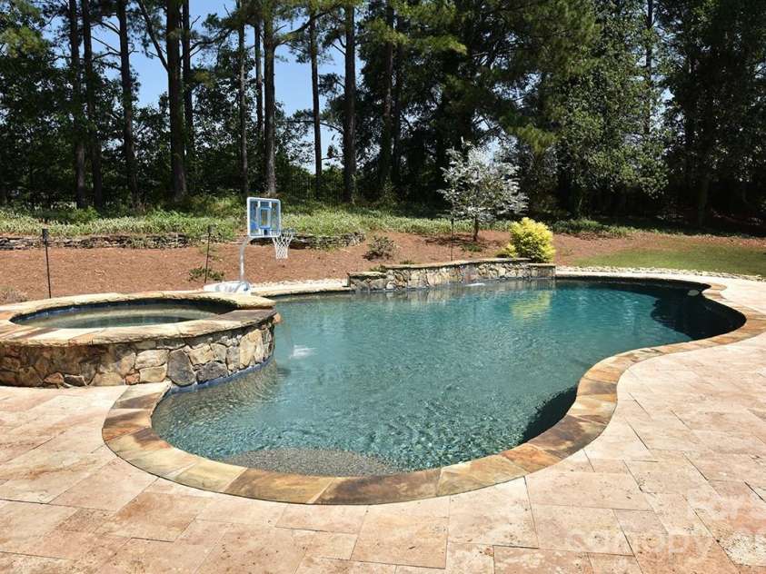 18719 Cannon Crossing Way, Davidson, NC 28036.  MLS# CAR4400931, YatesRealty ID 37514. 