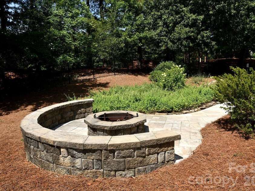 18719 Cannon Crossing Way, Davidson, NC 28036.  MLS# CAR4400931, YatesRealty ID 37514. 