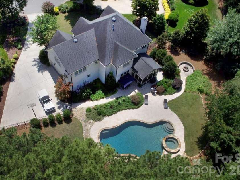 18719 Cannon Crossing Way, Davidson, NC 28036.  MLS# CAR4400931, YatesRealty ID 37514. 