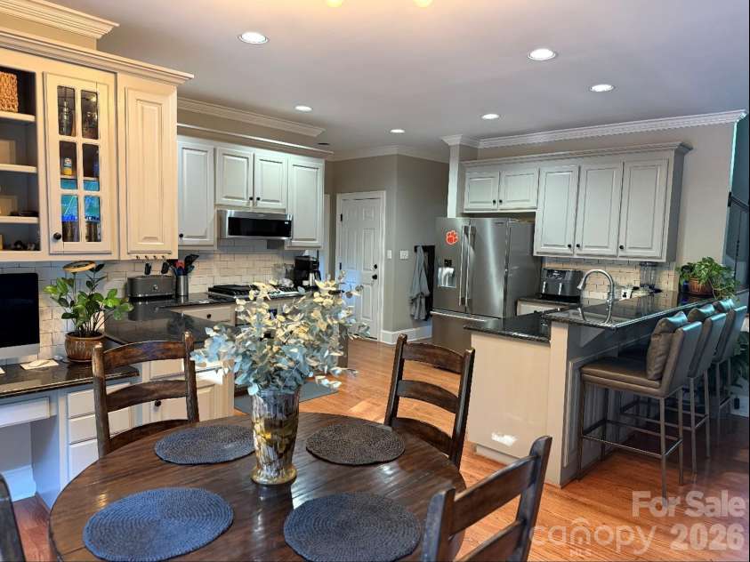 18719 Cannon Crossing Way, Davidson, NC 28036.  MLS# CAR4400931, YatesRealty ID 37514. 