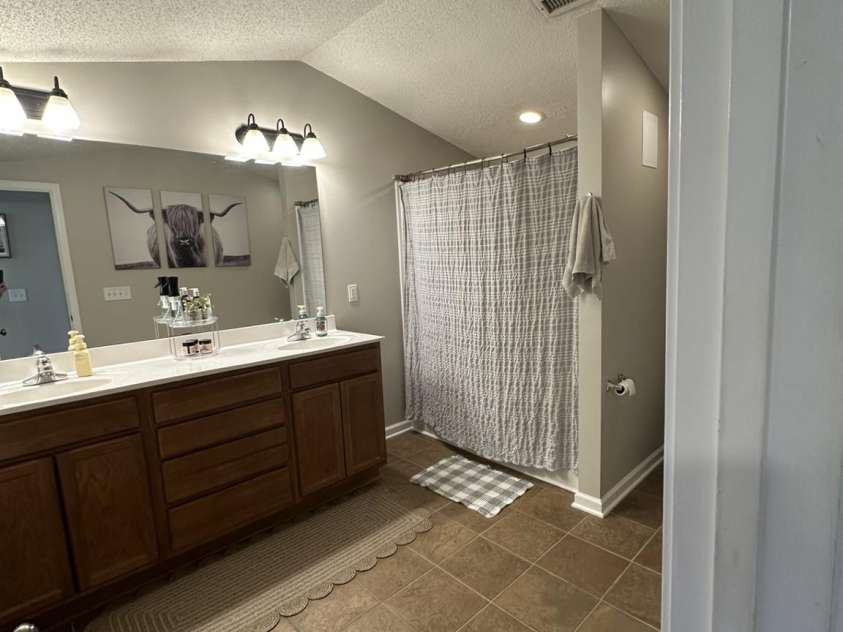 724 Johnson Farm Road, Hiddenite, NC 28636.  MLS# CAR4405354, YatesRealty ID 37515. Full Bath