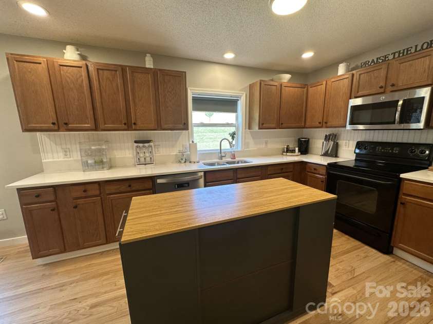 724 Johnson Farm Road, Hiddenite, NC 28636.  MLS# CAR4405354, YatesRealty ID 37515. Kitchen