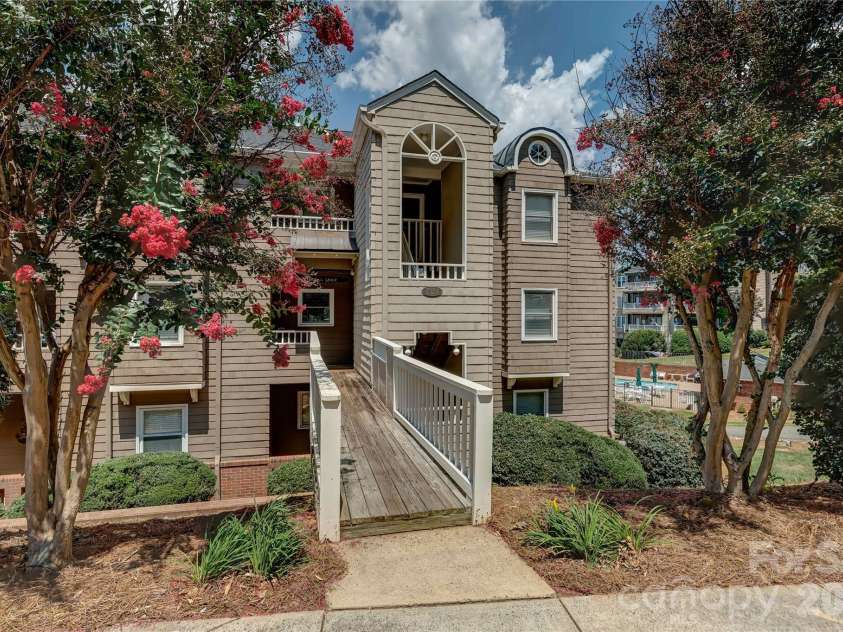 7324 Lakefront Drive, Charlotte, NC 28278.  MLS# CAR4401649, YatesRealty ID 37516. 