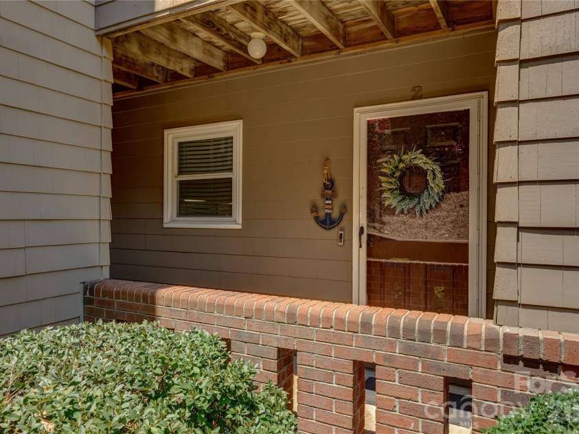 7324 Lakefront Drive, Charlotte, NC 28278.  MLS# CAR4401649, YatesRealty ID 37516. 