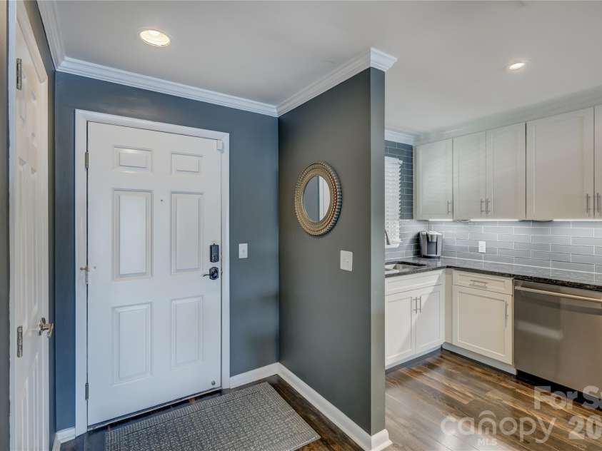 7324 Lakefront Drive, Charlotte, NC 28278.  MLS# CAR4401649, YatesRealty ID 37516. 
