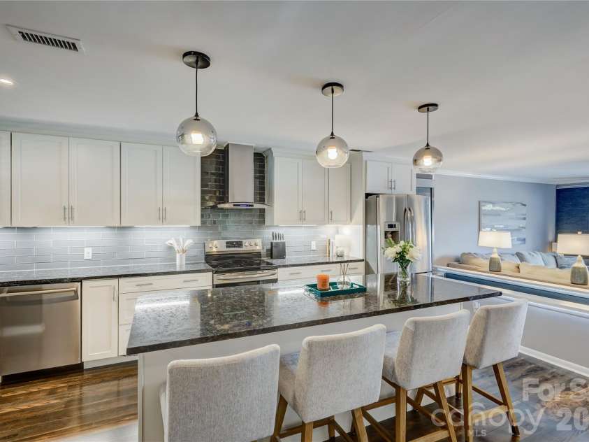 7324 Lakefront Drive, Charlotte, NC 28278.  MLS# CAR4401649, YatesRealty ID 37516. 