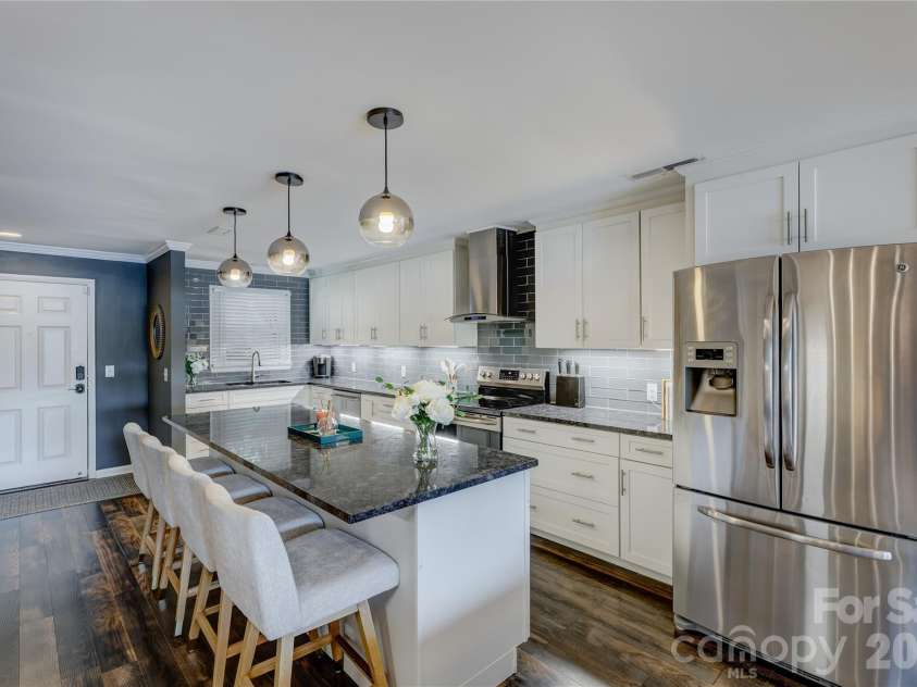 7324 Lakefront Drive, Charlotte, NC 28278.  MLS# CAR4401649, YatesRealty ID 37516. 