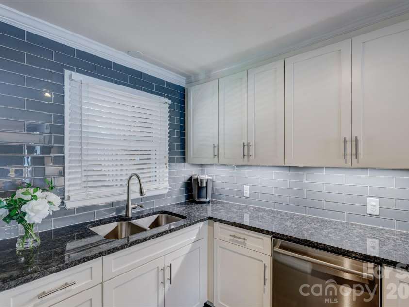 7324 Lakefront Drive, Charlotte, NC 28278.  MLS# CAR4401649, YatesRealty ID 37516. 