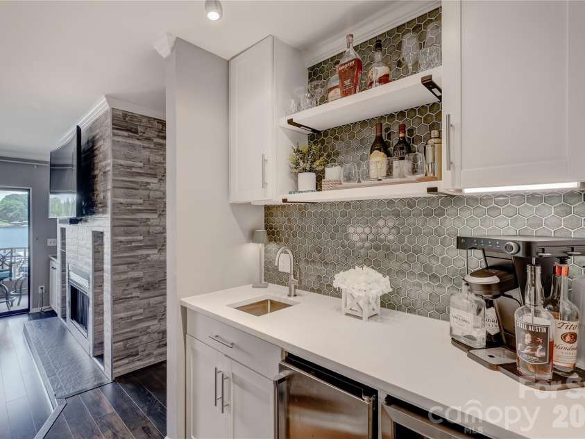 7324 Lakefront Drive, Charlotte, NC 28278.  MLS# CAR4401649, YatesRealty ID 37516. 