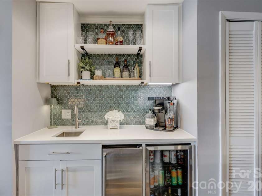 7324 Lakefront Drive, Charlotte, NC 28278.  MLS# CAR4401649, YatesRealty ID 37516. 