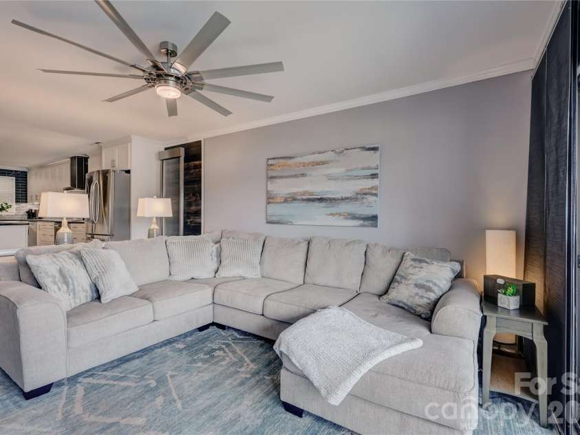 7324 Lakefront Drive, Charlotte, NC 28278.  MLS# CAR4401649, YatesRealty ID 37516. 