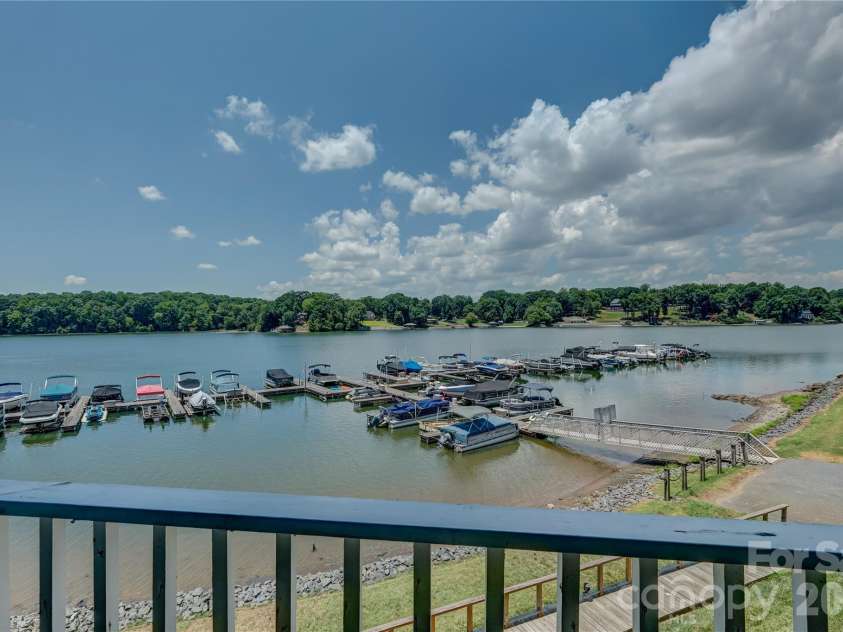 7324 Lakefront Drive, Charlotte, NC 28278.  MLS# CAR4401649, YatesRealty ID 37516. 