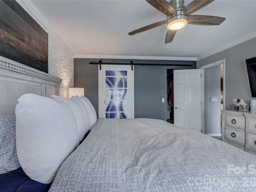 7324 Lakefront Drive, Charlotte, NC 28278.  MLS# CAR4401649, YatesRealty ID 37516. 