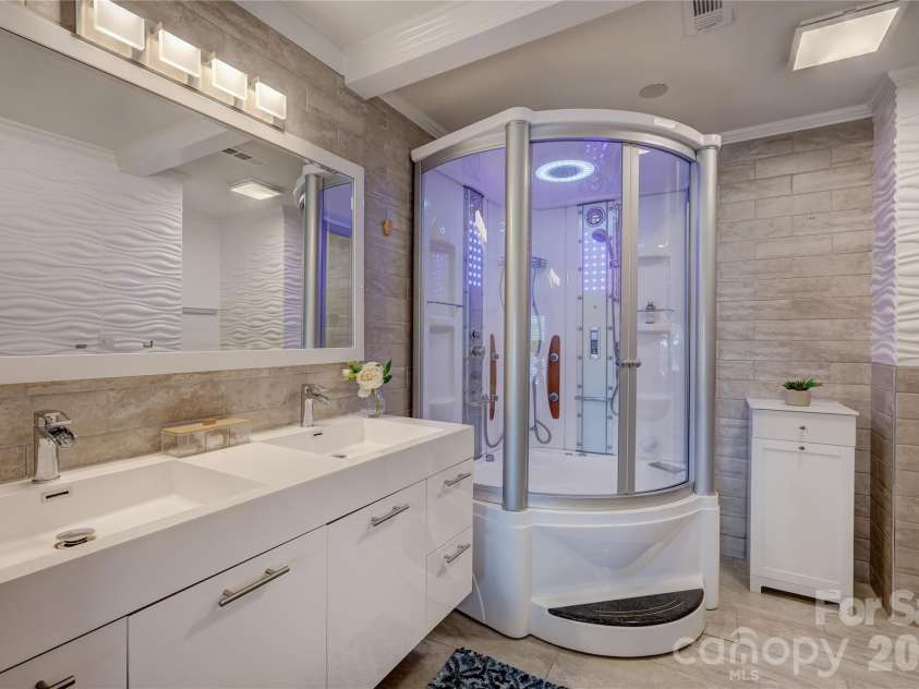 7324 Lakefront Drive, Charlotte, NC 28278.  MLS# CAR4401649, YatesRealty ID 37516. 