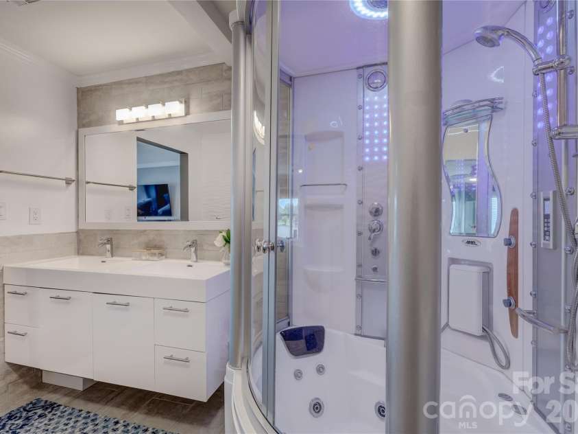 7324 Lakefront Drive, Charlotte, NC 28278.  MLS# CAR4401649, YatesRealty ID 37516. 
