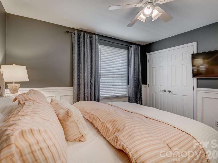 7324 Lakefront Drive, Charlotte, NC 28278.  MLS# CAR4401649, YatesRealty ID 37516. 