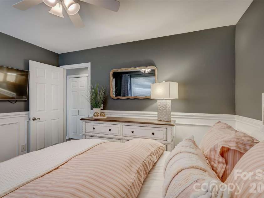 7324 Lakefront Drive, Charlotte, NC 28278.  MLS# CAR4401649, YatesRealty ID 37516. 
