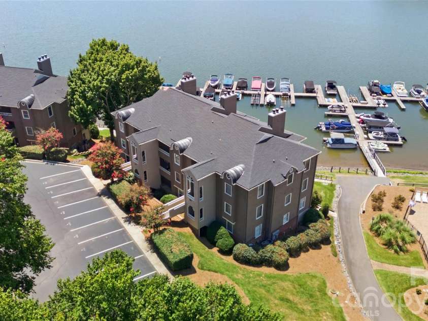 7324 Lakefront Drive, Charlotte, NC 28278.  MLS# CAR4401649, YatesRealty ID 37516. 