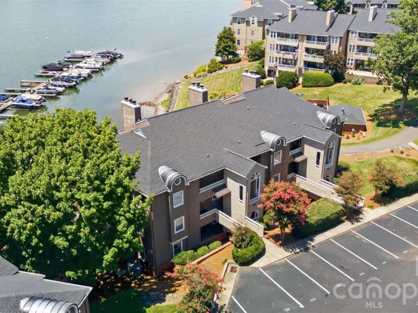 7324 Lakefront Drive, Charlotte, NC 28278.  MLS# CAR4401649, YatesRealty ID 37516. 