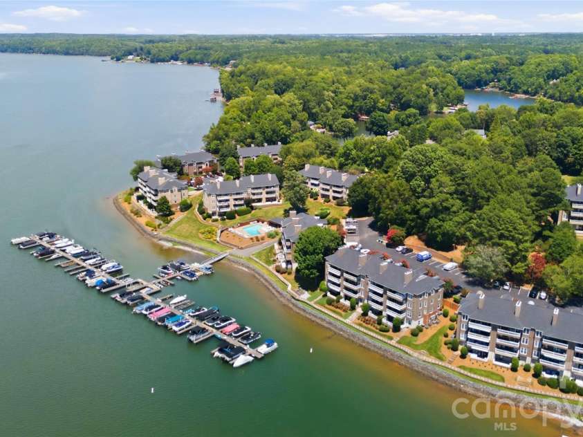 7324 Lakefront Drive, Charlotte, NC 28278.  MLS# CAR4401649, YatesRealty ID 37516. 