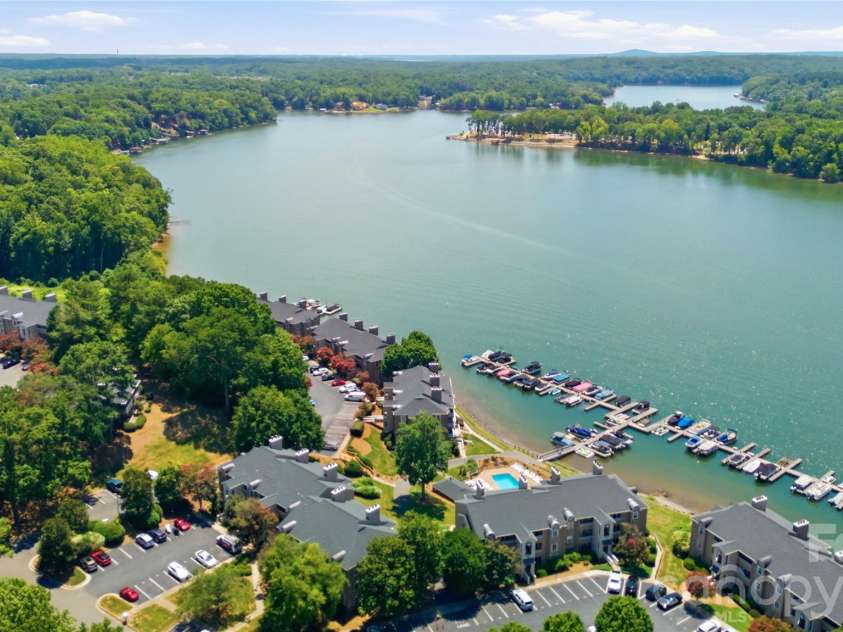 7324 Lakefront Drive, Charlotte, NC 28278.  MLS# CAR4401649, YatesRealty ID 37516. 