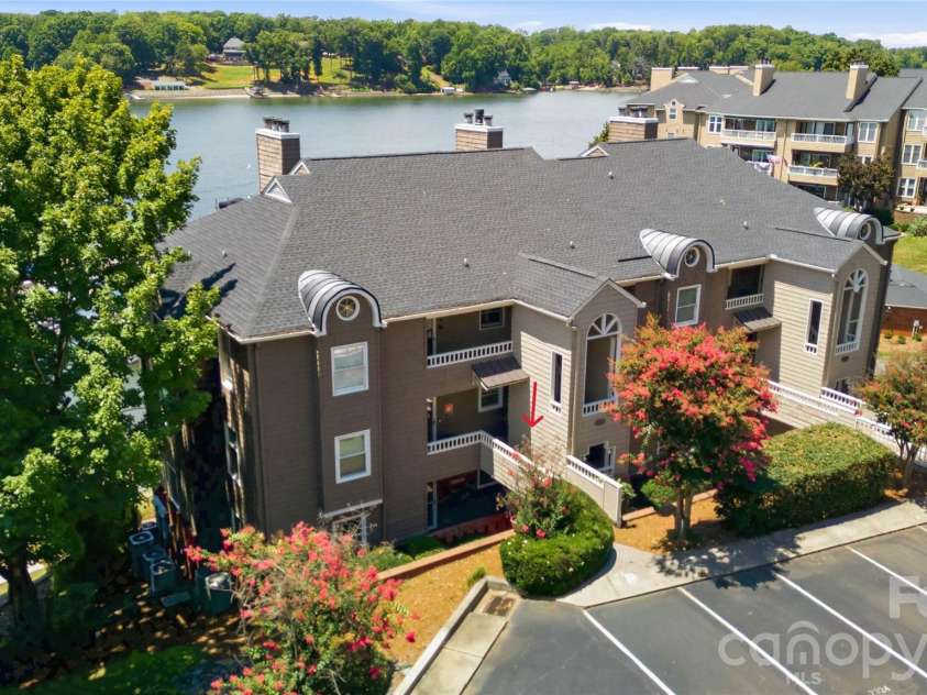 7324 Lakefront Drive, Charlotte, NC 28278.  MLS# CAR4401649, YatesRealty ID 37516. 