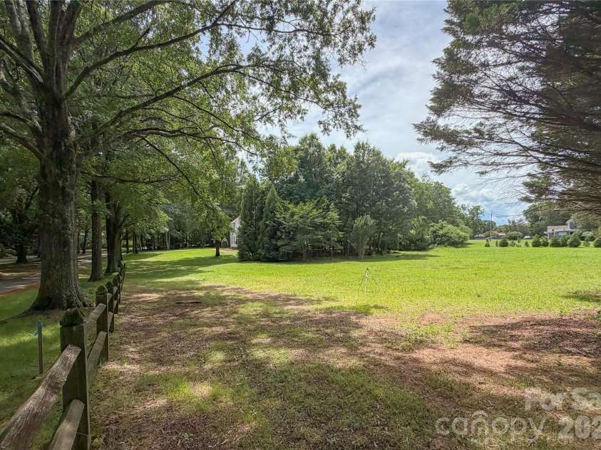 600 Baron Road, Waxhaw, NC 28173.  MLS# CAR4397562, YatesRealty ID 37517. Large Private Lot