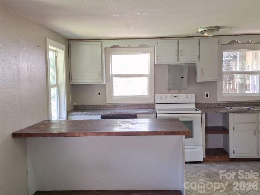 2795 Old Henson Cove Road, Canton, NC 28716.  MLS# CAR4401905, YatesRealty ID 37519. Kitchen