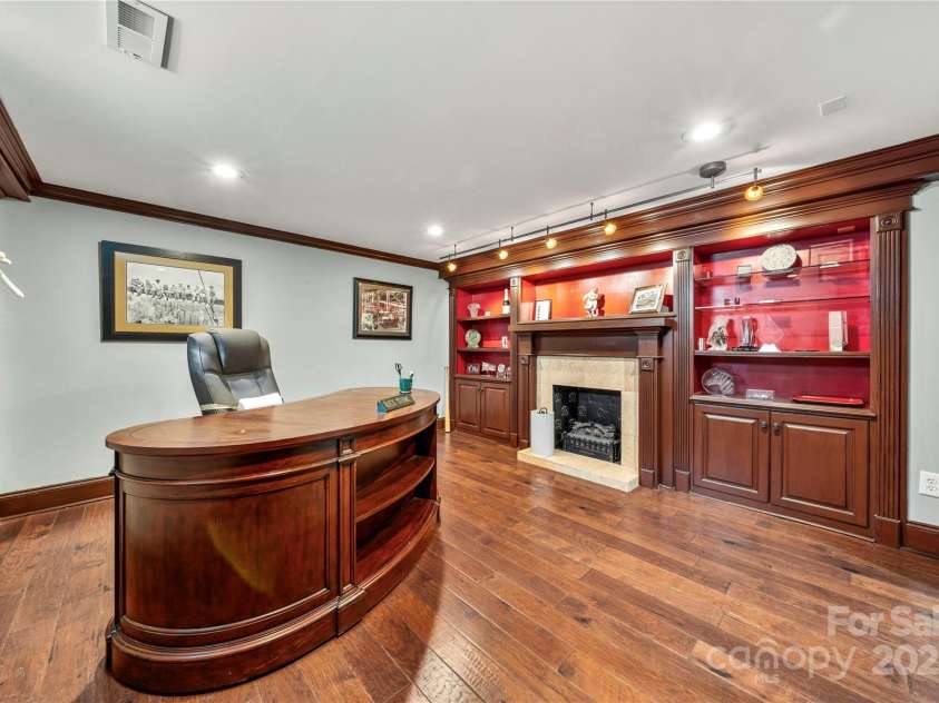 4531 Montibello Drive, Charlotte, NC 28226.  MLS# CAR4228006, YatesRealty ID 3752. 