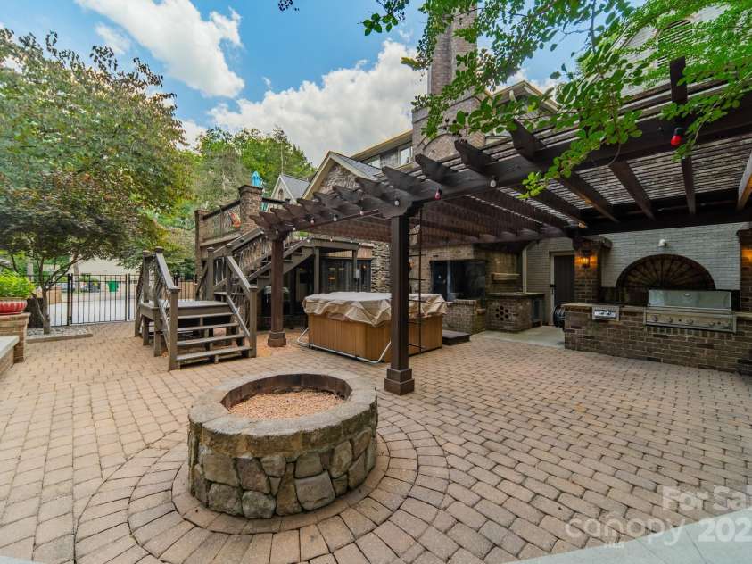 4531 Montibello Drive, Charlotte, NC 28226.  MLS# CAR4228006, YatesRealty ID 3752. 