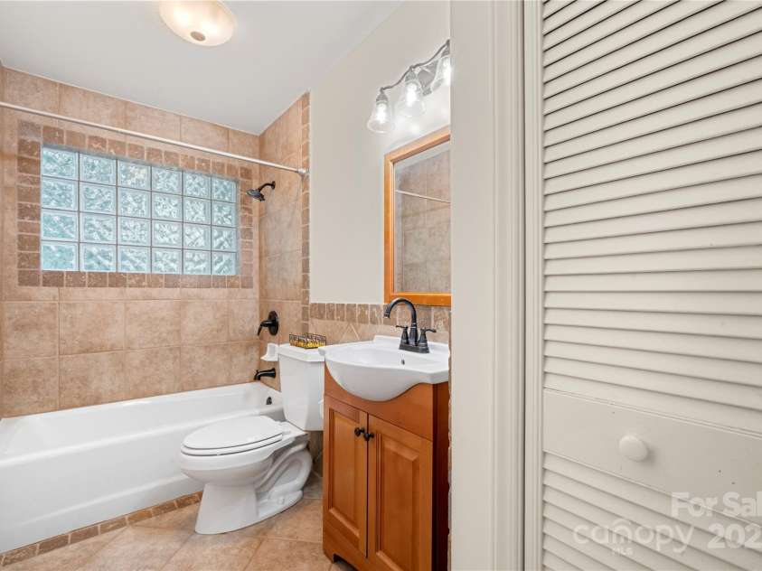 4531 Montibello Drive, Charlotte, NC 28226.  MLS# CAR4228006, YatesRealty ID 3752. 