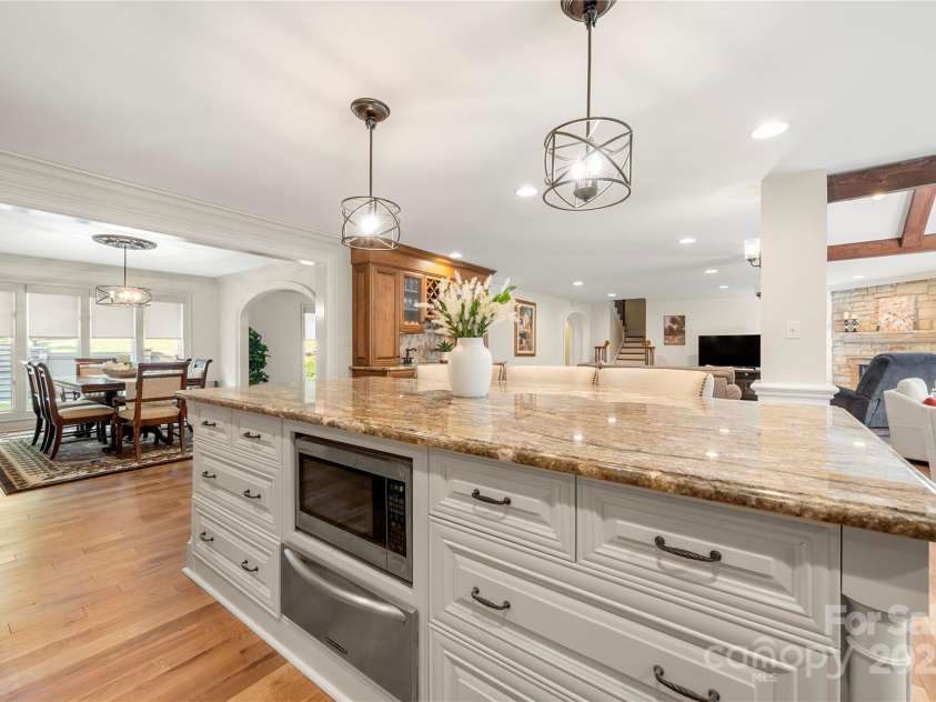 4531 Montibello Drive, Charlotte, NC 28226.  MLS# CAR4228006, YatesRealty ID 3752. 