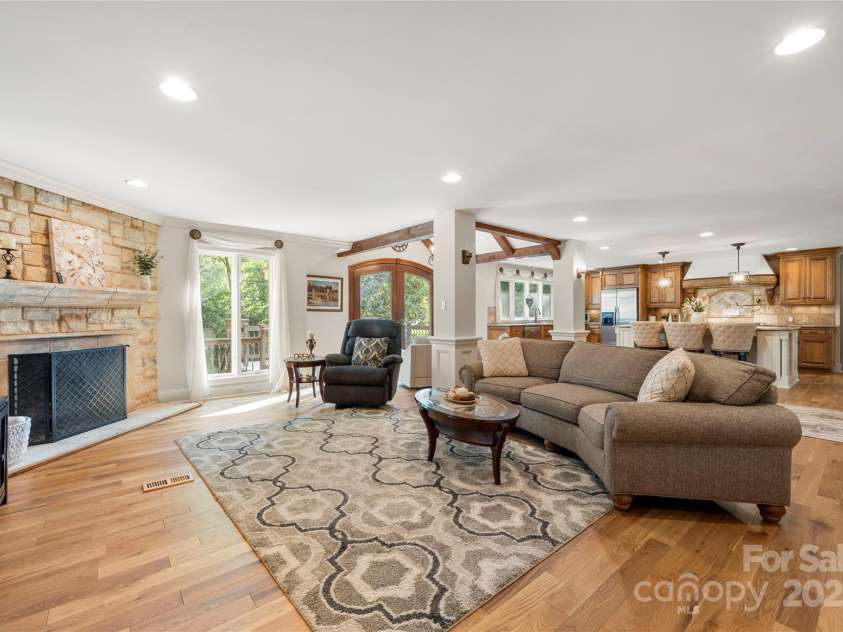 4531 Montibello Drive, Charlotte, NC 28226.  MLS# CAR4228006, YatesRealty ID 3752. 