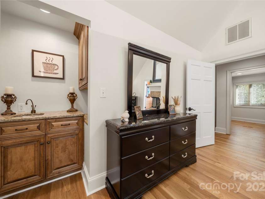 4531 Montibello Drive, Charlotte, NC 28226.  MLS# CAR4228006, YatesRealty ID 3752. 